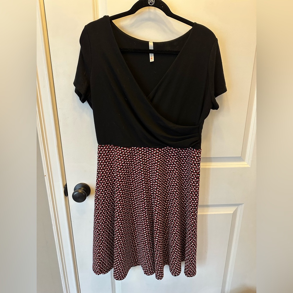 Gilli Black and Red Geometric Midi Dress size missing but xl